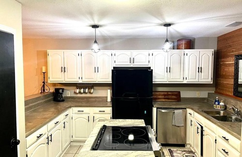 Cedar Creek House | Spacious 2 Story Rustic Retreat