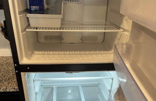 Lake Charles Apartment | Spacious 2BR/2BA Oasis Retreat with Carport