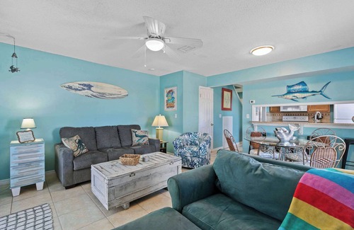 Gulf Shores Apartment | Spacious 2BR Condo with Pool Steps from the Beach