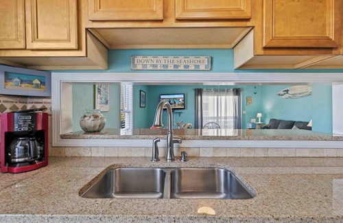Gulf Shores Apartment | Spacious 2BR Condo with Pool Steps from the Beach