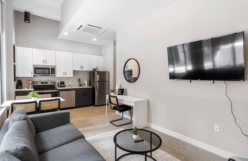 Downtown Cincinnati Apartment | Spacious 2BR CozySuites OTR Downtown #10