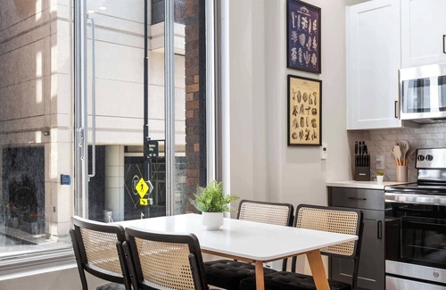 Downtown Cincinnati Apartment | Spacious 2BR CozySuites OTR Downtown #10