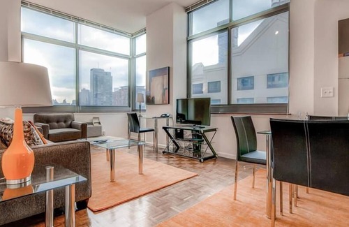 Hudson Exchange Apartment | Spacious 2BR | Full Kitchen | Minutes to PATH | Jersey City by GLS