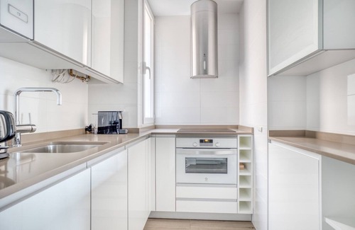 Cuatro Caminos Apartment | Spacious 2BR in Tetuán, by Blueground