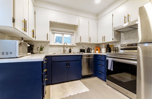 South End Apartment | Spacious 2BR with Massive Yard – Perfect for Events