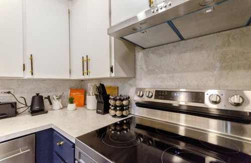 South End Apartment | Spacious 2BR with Massive Yard – Perfect for Events
