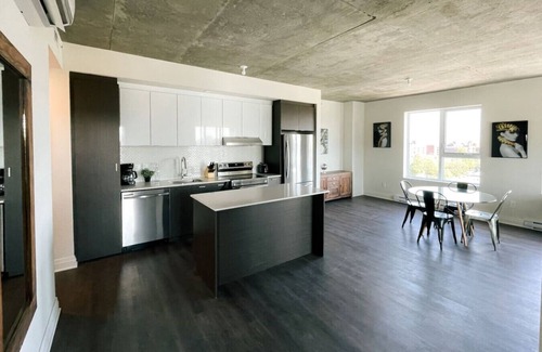 Saint-Laurent Condo | Spacious 2BR with Skyline Views, Near Place Vertu