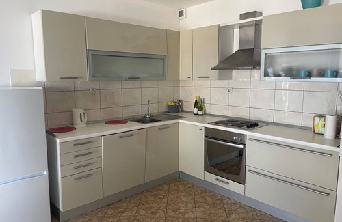 Sutivan Apartment | Spacious 3 bed apartment with sea views, AC & less than 1 min walk from beach