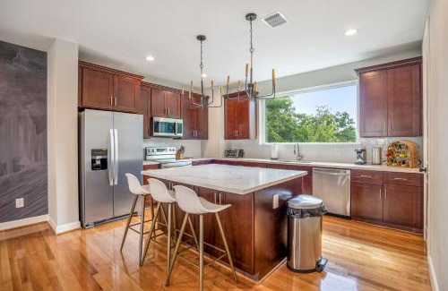 Riverside Terrace House | Spacious 3 Bed House near MD Anderson with Free Parking & Wi-Fi