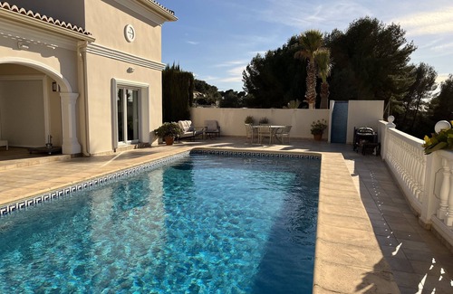 Paichi Villa | Spacious 3 bed villa with private pool, level plot, close to all amenities