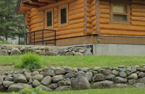 Clearwater Cabin | Spacious 3 Bedroom, 3 Bathroom Cabin near Wells Gray Waterfall in Beautiful BC!