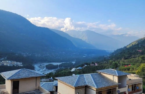 Mohal Apartment | Spacious 3-bedroom corporate apartment in pleasant Kais with WiFi