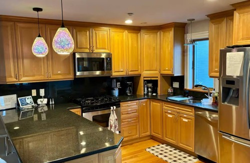 The Port House | Spacious 3-bedroom house with WiFi, AC in Cambridge- walk to Harvard/MIT+parking