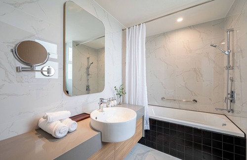 District 1 Apartment | Spacious 3-bedroom apartment with AC, fitness room in wonderful Hồ Chí Minh