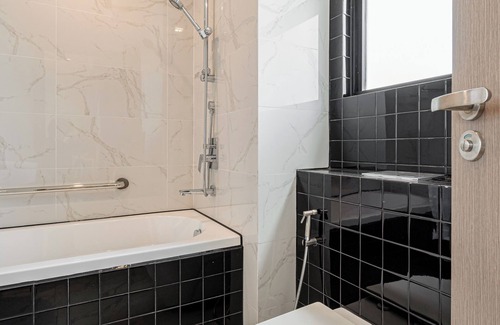 District 1 Apartment | Spacious 3-bedroom apartment with AC, fitness room in wonderful Hồ Chí Minh