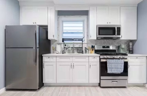 Lower Vailsburg Apartment | Spacious 3-bedroom with AC and WiFi in fabulous Newark