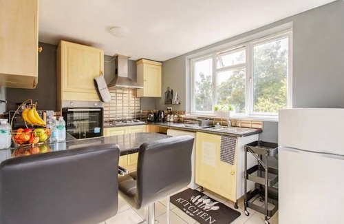 Wainscot House | Spacious 3-bedrooms 2 bathrooms house. Sleeps 6-8 people with WiFi, Netflix etc