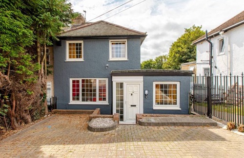 Wainscot House | Spacious 3-bedrooms 2 bathrooms house. Sleeps 6-8 people with WiFi, Netflix etc