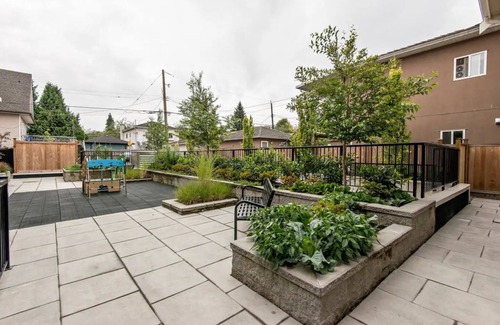 Kensington-Cedar Cottage House | Spacious 3 BR/2.5 bath townhouse + A/C + secure parking