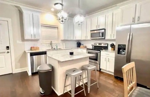 Lake Charles House | Spacious 3 BR Downtown Townhouse near Lake & Casinos