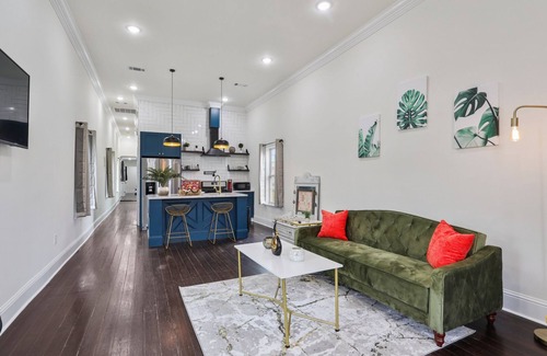 Tulane - Gravier House | Spacious 3 BR House, Free parking, near treme