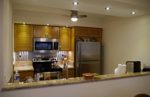 Kihei Condo | Spacious 3 BR, Walk to Best Beaches & Shops in South Kihei! Sleeps 8