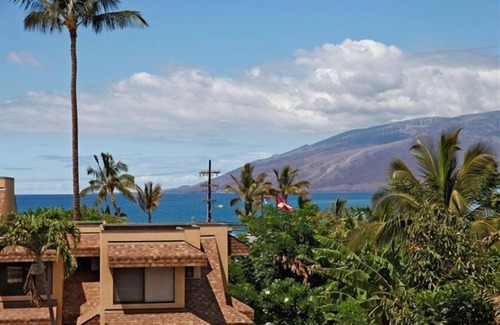 Kihei Condo | Spacious 3 BR, Walk to Best Beaches & Shops in South Kihei! Sleeps 8