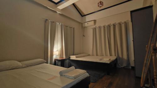 Poblacion District House | Spacious 3-Floor 6-BR Home, Pool, BBQ, KTV, WIFI