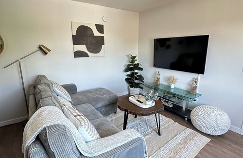 Los Angeles House | Spacious 3BR/2BA Near DTLA Dodgers & Crypto Arena Minutes Away