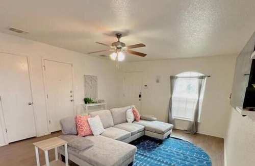 Copperas Cove Apartment | Spacious 3BR 2Bath Duplex- 5min to Fort Hood Clark Gate.