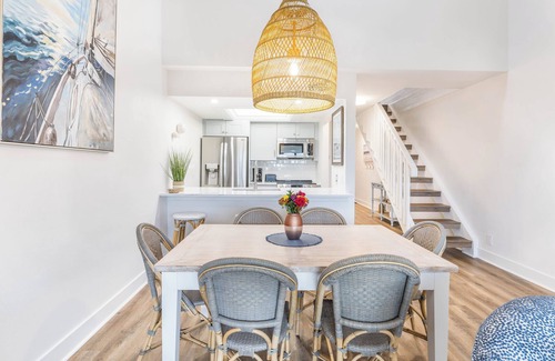 Captiva Apartment | Spacious 3BR Beach Villa Steps away from the sand – Ultimate Beach Vacation