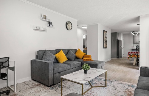 Southeast Calgary House | Spacious 3BR Family Home, 8 Min Downtown & Zoo, 14 Min Airport
