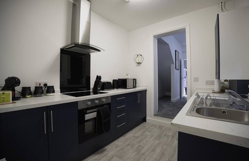 Wainscot House | Spacious 3BR Home + Parking