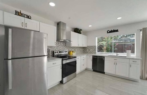 Richardson House | Spacious 3BR Oasis | Pool, Fire Pit & Family Fun