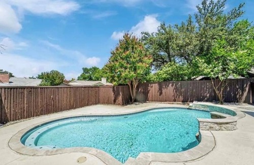 Richardson House | Spacious 3BR Oasis | Pool, Fire Pit & Family Fun