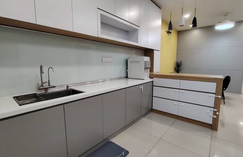 Kluang House | Spacious 4-bedroom house in cool Kluang, Johor with AC, WiFi, NETFLIX, autogate