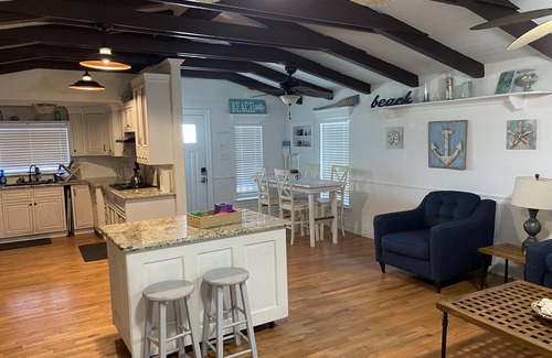 Crystal Beach Cottage | Spacious 4 bdr house w/RV hookup, on beach access road