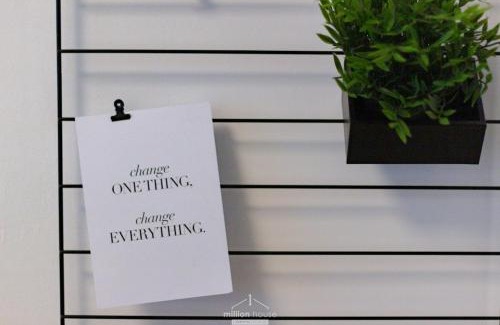 Milan Apartment | Spacious 4-Bed 2-Bath, 3 min Walk to M1 Bande Nere