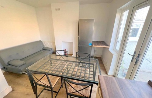 Thornton Heath House | Spacious 4-bed House in Thornton Heath