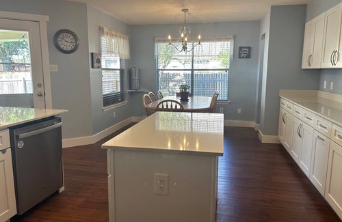 Pflugerville House | Spacious 4 bed house in Pflugerville, close to Austin for ACL and COTA