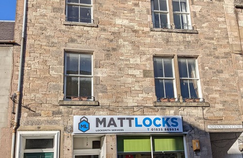 Jedburgh Apartment | Spacious 4 Bed Maisonette on Scottish Borders High Street