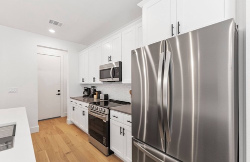 Quail Run Estates House | Spacious 4 Bed 4.5 Bath Sleeps 16 guests College Station - 2 miles to Kyle Field