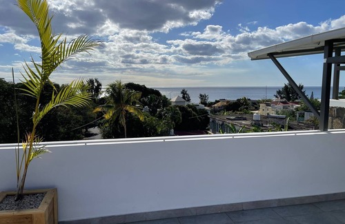 Flic-en-Flac Villa | Spacious 4-Bed Villa in Flic en Flac roof top bar