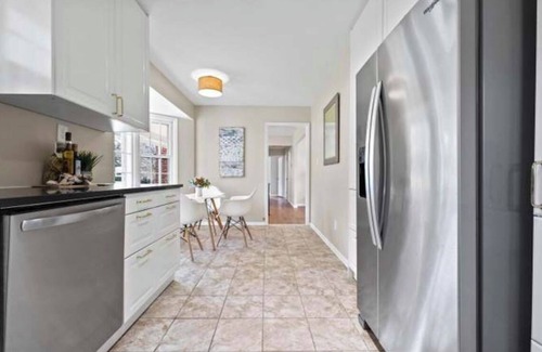 Colesville House | Spacious 4-bedroom house in amazing Silver Spring with WiFi, AC