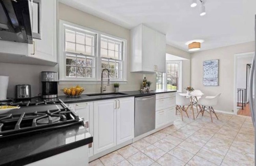 Colesville House | Spacious 4-bedroom house in amazing Silver Spring with WiFi, AC