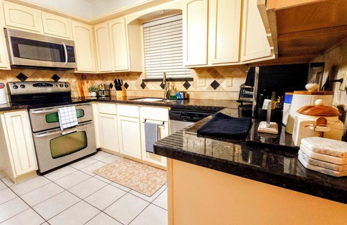 Spring House | Spacious 4-bedroom 2-bath POOL HOUSE fully fenced
