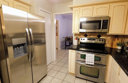 Spring House | Spacious 4-bedroom 2-bath POOL HOUSE fully fenced