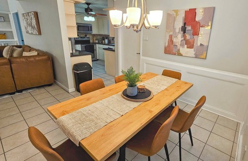Spring House | Spacious 4-bedroom 2-bath POOL HOUSE fully fenced