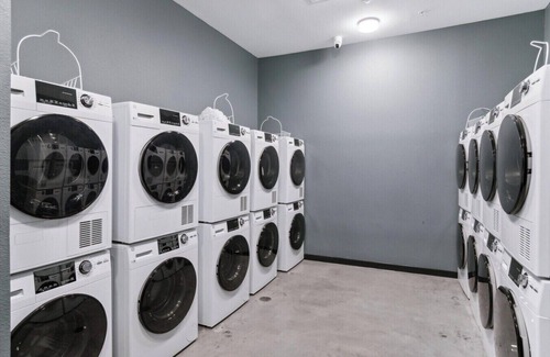 West End Apartment | Spacious 4-bedroom apartment in charming Austin with AC, fitness room