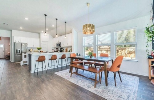 Manchaca House | Spacious 4-bedroom house in peaceful Manchaca with AC, WiFi
